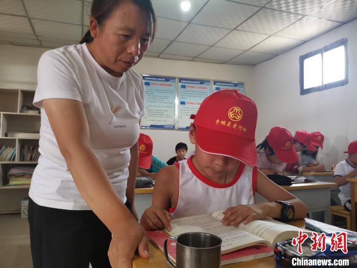 甘肅鄉(xiāng)村巾幗標兵干一行愛一行：教書、建勞務(wù)施工隊成“大拿”