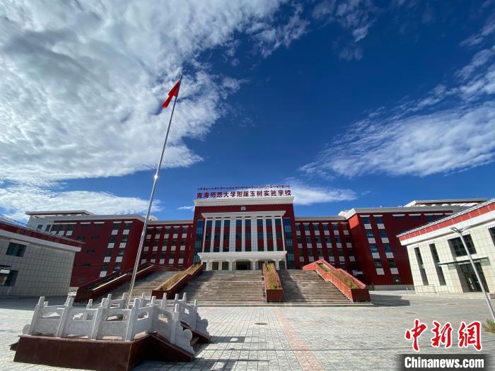 瀾滄江畔開出“教育格?；ā保含F(xiàn)代教育和生態(tài)教育并重