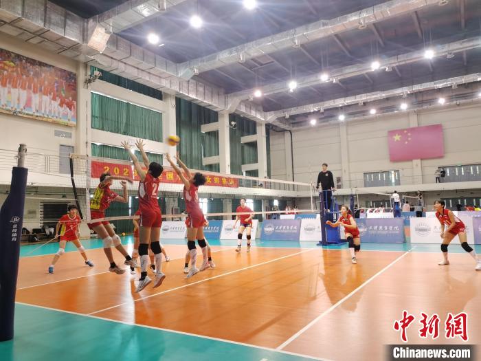 圖為全國青少年女排在天津進(jìn)行集訓(xùn)。　天津體育學(xué)院供圖