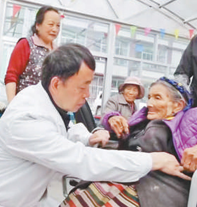 傾情助人，守護(hù)鄉(xiāng)親健康
