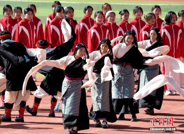 西藏拉薩：運動會開幕式上的“最炫民族風(fēng)”
