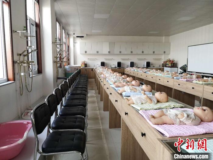 由人社部重點幫扶打造的“天鎮(zhèn)保姆”，已成為全國知名的勞務(wù)輸出品牌?！》尔惙?攝