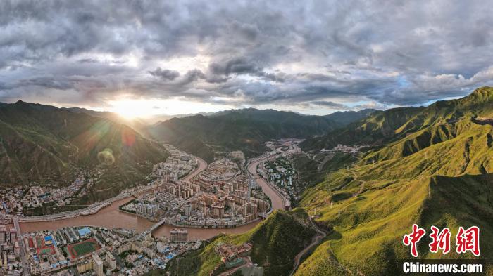 西藏昌都市3.84萬戶、19.46萬貧困人口全部脫貧