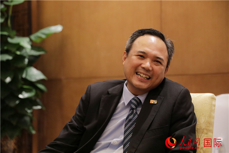 馬來西亞駐南寧總領(lǐng)事館總領(lǐng)事阿哈默·法蒂爾·伊斯邁爾在2024中國-東盟教育交流周期間接受人民網(wǎng)專訪。人民網(wǎng) 王婧攝