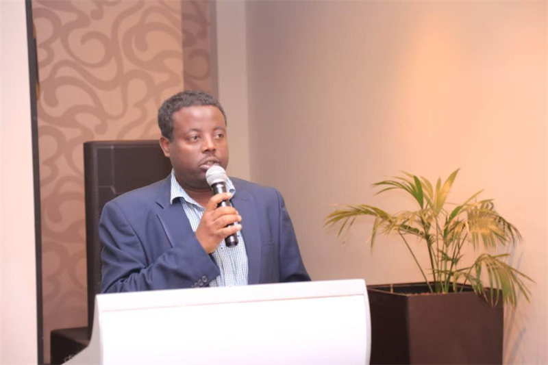 圖為埃塞俄比亞亞的斯亞貝巴大學(xué)政策研究員巴盧·德米西。受訪者供圖