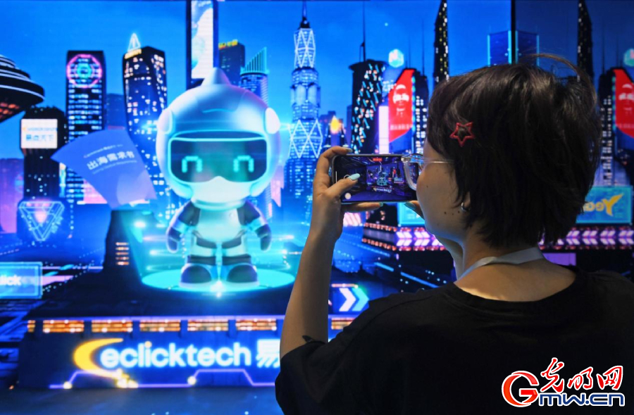 組圖丨AI、網(wǎng)絡(luò)安全、跨境電商……數(shù)字經(jīng)濟(jì)如此 “陜”耀