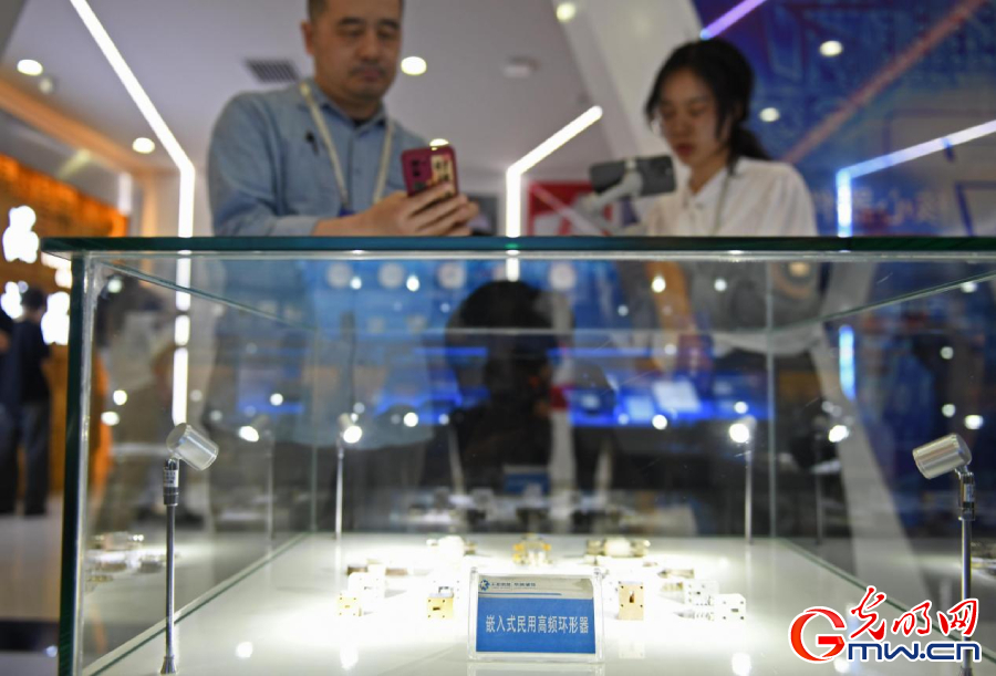 組圖丨AI、網(wǎng)絡(luò)安全、跨境電商……數(shù)字經(jīng)濟(jì)如此 “陜”耀