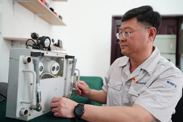 工作中的馬連成。受訪者供圖