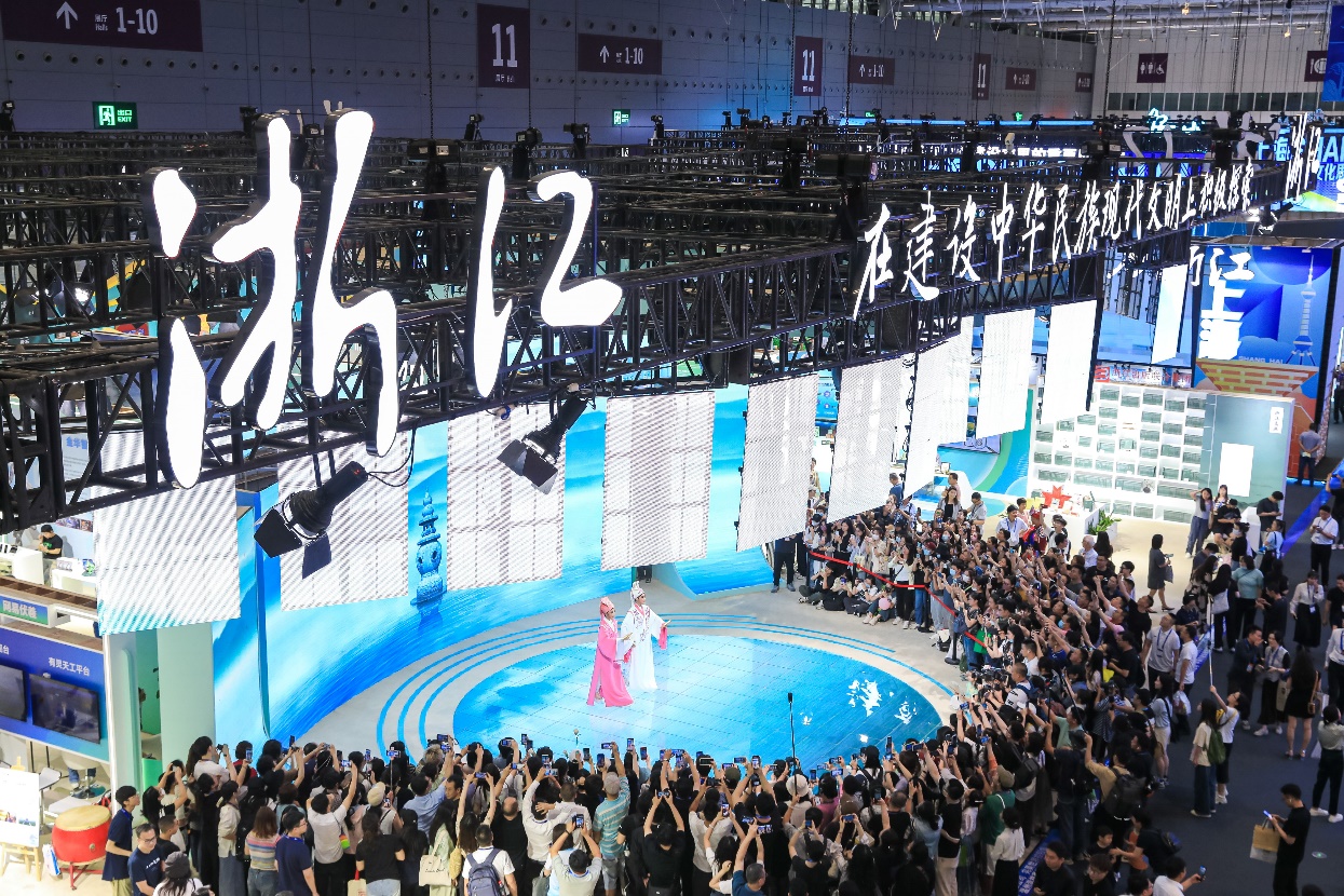 越劇《梁?！穫涫軈⒄褂^眾喜愛。主辦方供圖