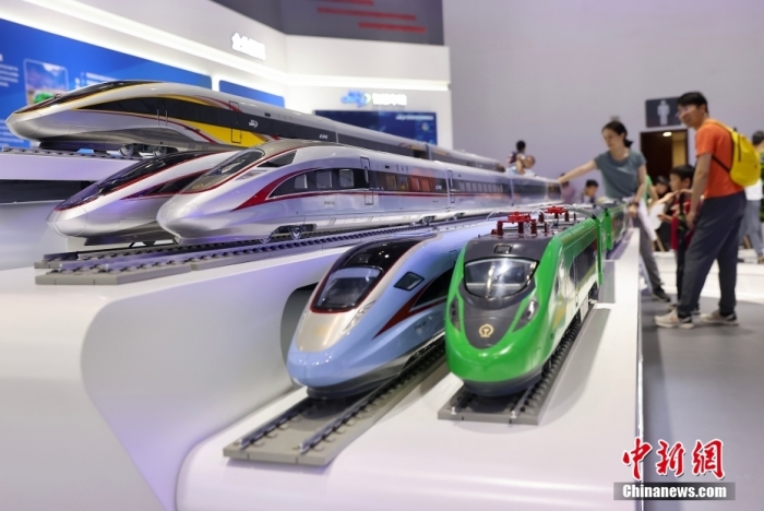 7月13日，第二十六屆北京科博會(huì)在北京國(guó)家會(huì)議中心開幕。圖為復(fù)興號(hào)系列動(dòng)車組模型。<a target='_blank' href='/'><p  align=