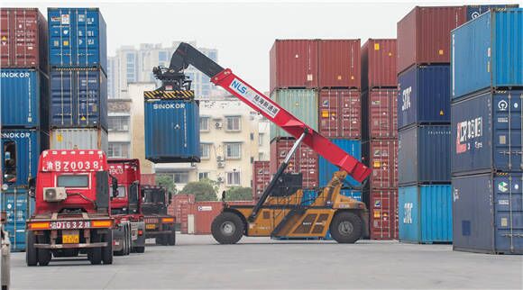 02 西部陸海新通重慶無(wú)水港。華龍網(wǎng) 通訊員郭晉 攝