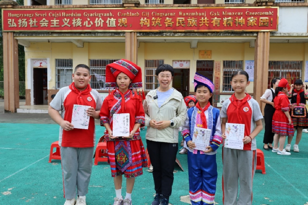 講好中華民族共同體故事，讓網(wǎng)絡(luò)“連心”更“聚心”