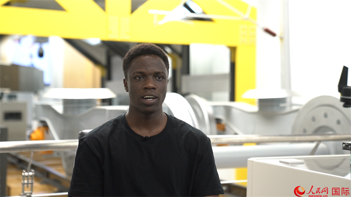 北京交通大學(xué)肯尼亞籍留學(xué)生阿布接受人民網(wǎng)采訪。人民網(wǎng) 周琳佳 攝