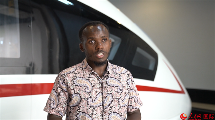 北京交通大學(xué)肯尼亞籍留學(xué)生卡里烏接受人民網(wǎng)采訪。人民網(wǎng) 周琳佳攝