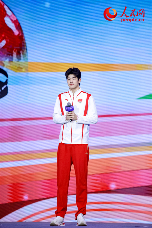 潘展樂分享自己的成長經(jīng)歷。人民網(wǎng)記者 于凱攝