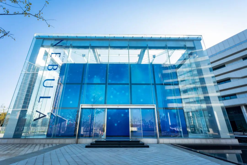 【烏鎮(zhèn)觀潮】加速智慧互聯(lián)，從“枕水烏鎮(zhèn)”駛向“數(shù)字藍?！? oldsrc=