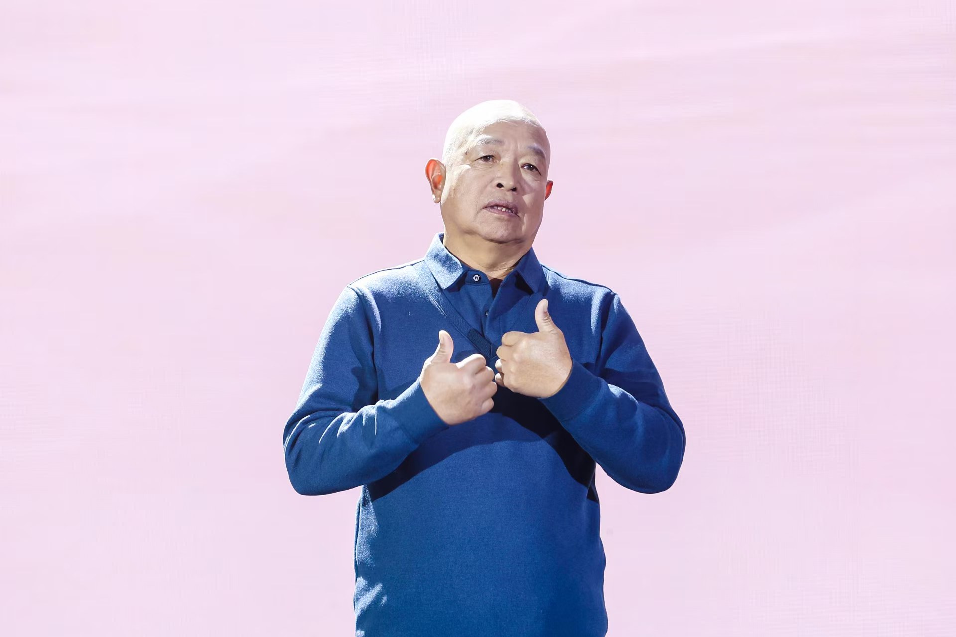 “山東好人”、煙臺市無聲洗車場經(jīng)理柳興濤。人民視頻供圖。