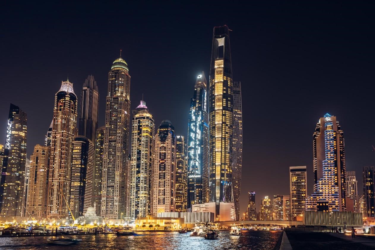 瑪瑞納地區(qū)夜景。中鐵十八局供圖