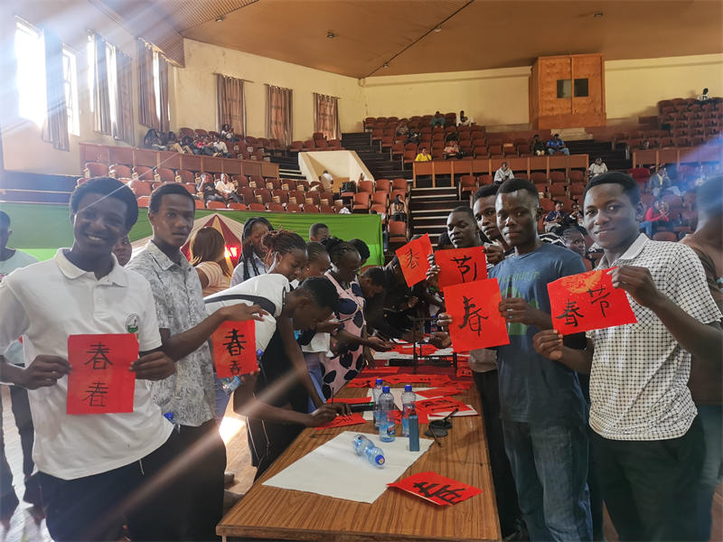 卡巴拉克大學(xué)春節(jié)體驗(yàn)活動(dòng)。埃格頓大學(xué)孔子學(xué)院供圖