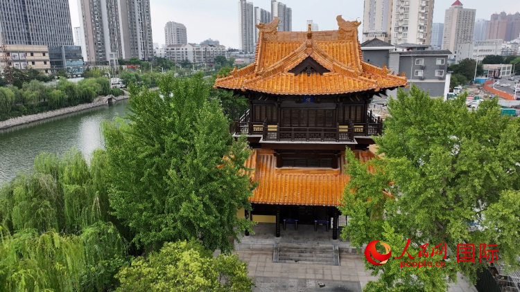 黃樓外觀。人民網(wǎng)記者 余樂攝