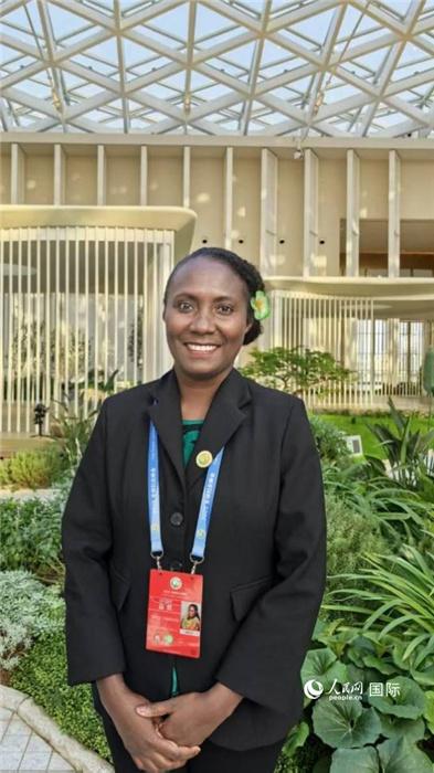 所羅門群島婦女、青年、兒童與家庭事務(wù)部新聞發(fā)言人尼祿·凡科莎接受人民網(wǎng)采訪。 人民網(wǎng) 吳詩敏攝