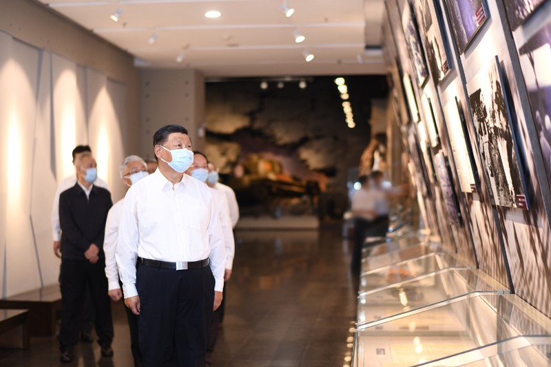2022年8月16日至17日，中共中央總書記、國家主席、中央軍委主席習(xí)近平在遼寧考察。這是16日下午，習(xí)近平在錦州市考察遼沈戰(zhàn)役紀(jì)念館。 新華社記者 燕雁 攝