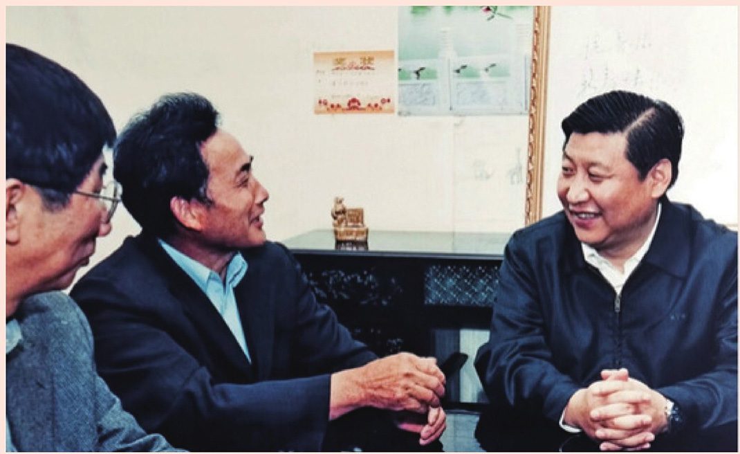 2003年4月24日，時(shí)任浙江省委書(shū)記習(xí)近平在浙江下姜村調(diào)研。