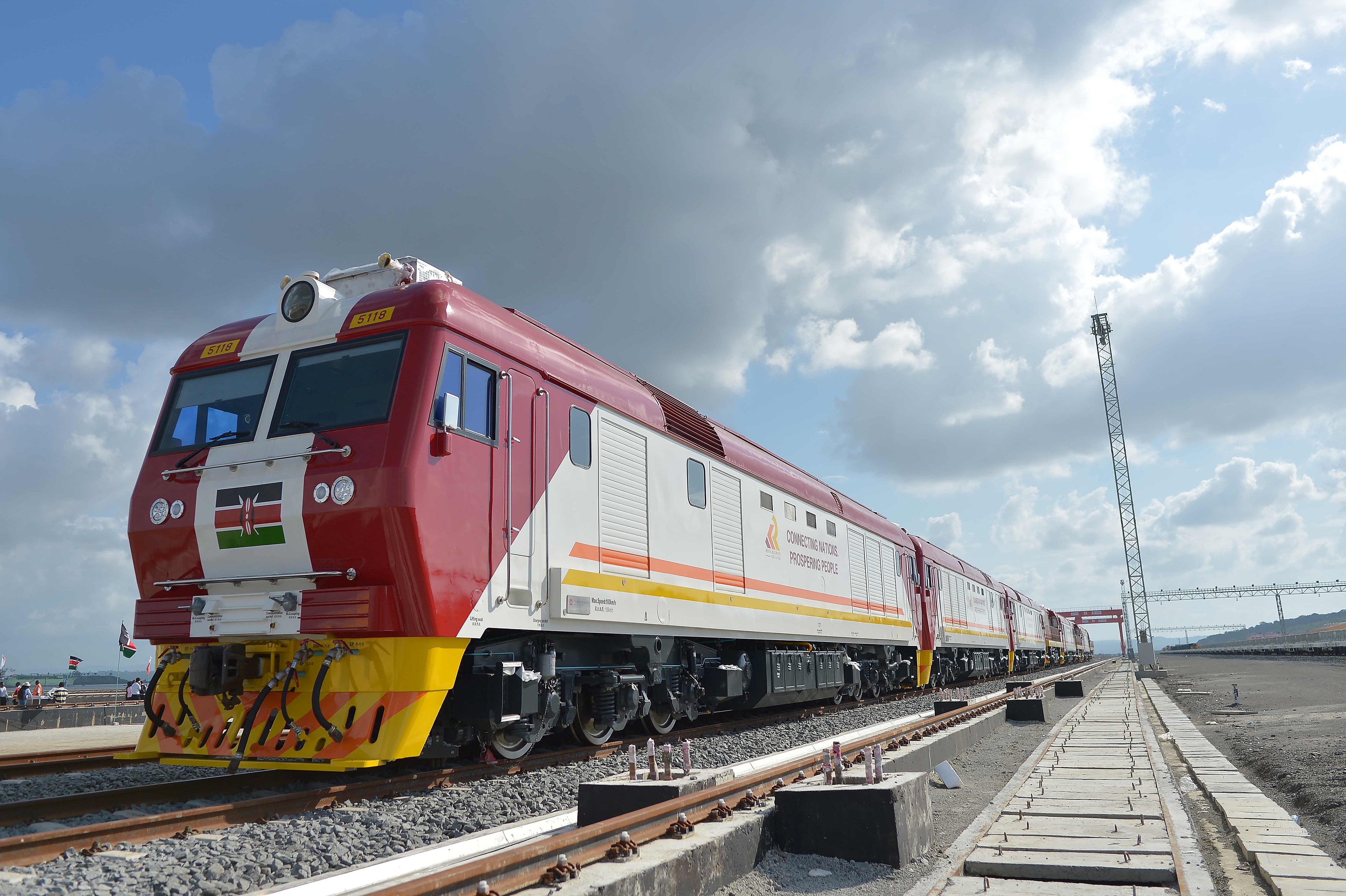 當?shù)貢r間2017年5月30日，肯尼亞蒙巴薩，連接肯尼亞港口城市蒙巴薩和首都內羅畢的蒙內鐵路正式竣工通車。