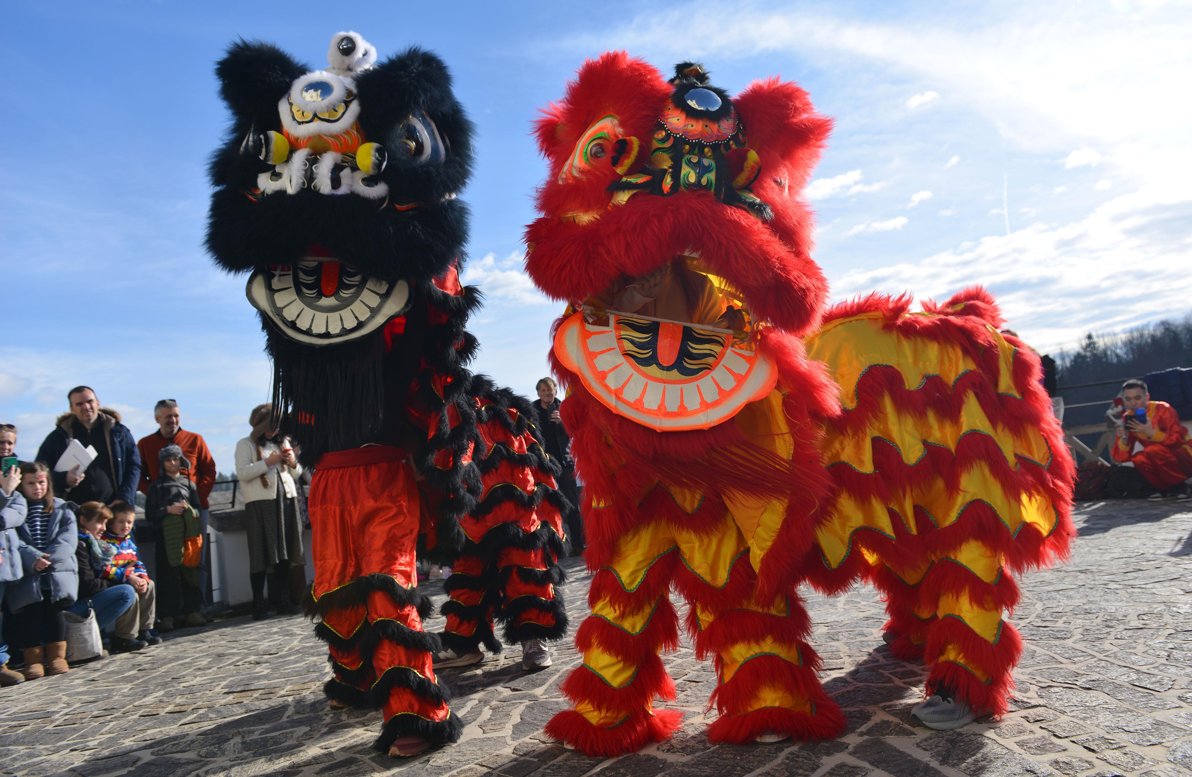 △當(dāng)?shù)貢r(shí)間2024年2月4日，克羅地亞克拉皮納，薩格勒布大學(xué)孔子學(xué)院舉辦一系列活動(dòng)，迎接中國(guó)農(nóng)歷龍年春節(jié)。