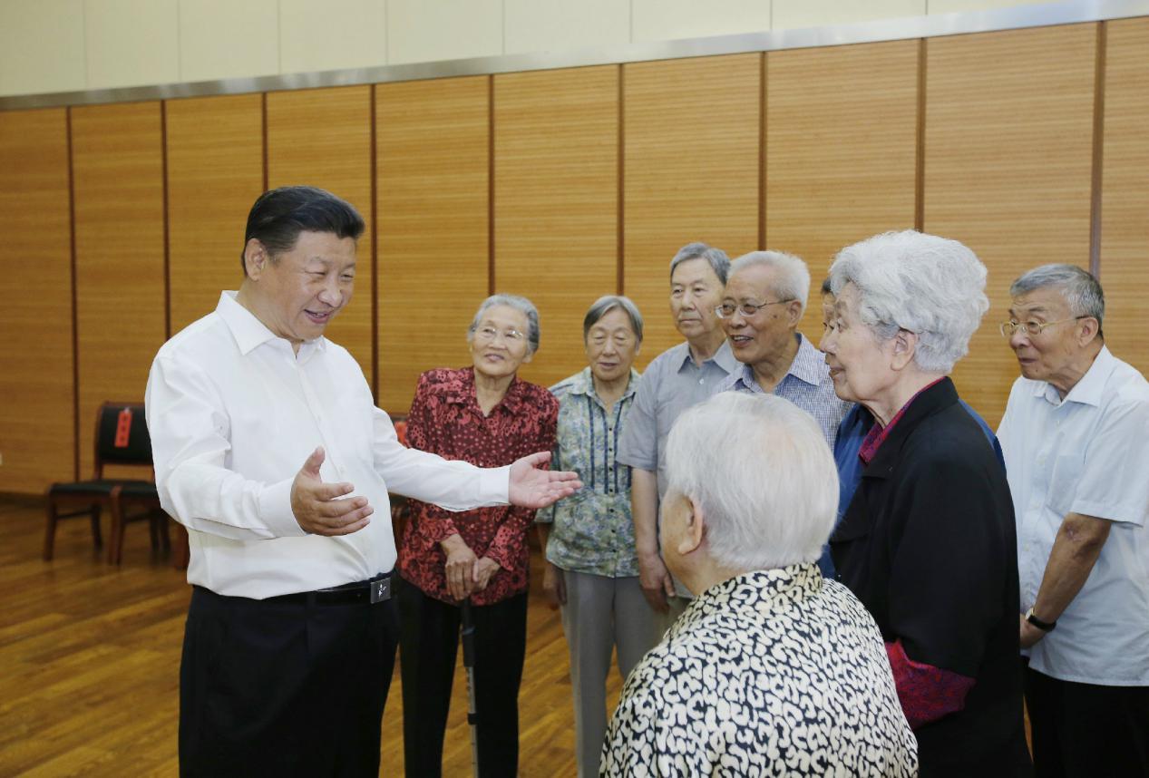 2016年9月9日，習(xí)近平總書記來到北京市八一學(xué)校，同母校老教師們親切交談。
