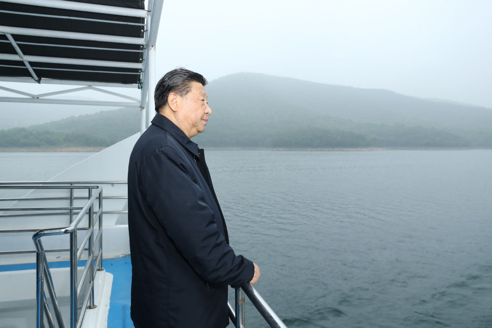 2021年5月13日下午，習(xí)近平總書記在河南南陽乘船考察丹江口水庫。