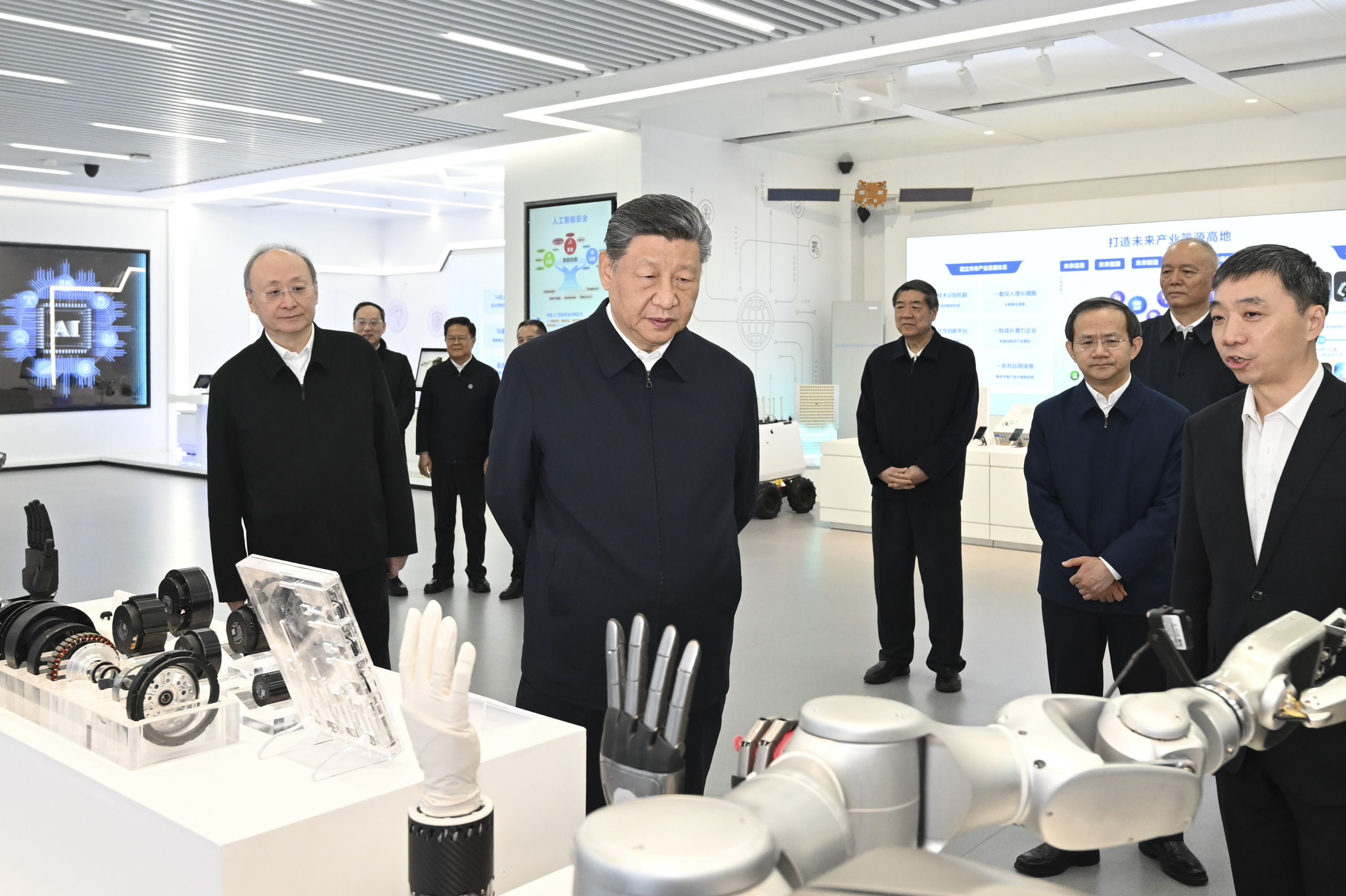 △ 2026年2月9日，習(xí)近平總書記在位于北京亦莊的國家信創(chuàng)園考察。