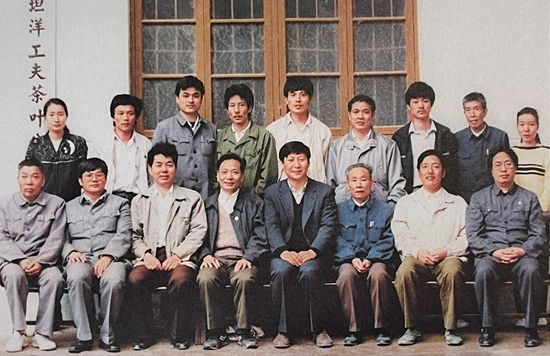1990年5月，剛調(diào)任福州市委書記的習(xí)近平到寧德交接工作時(shí)，調(diào)研福安市社口鄉(xiāng)坦洋工夫茶葉公司。