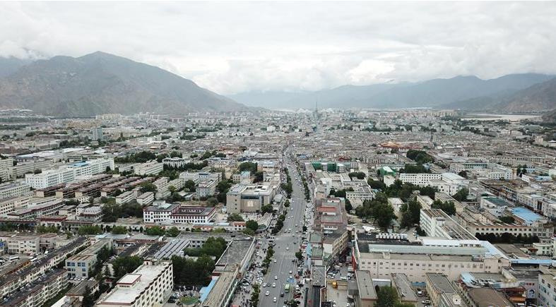 8?10日無(wú)人機(jī)拍攝的拉薩城市一景?新華社記?? 王益? ?.jpg
