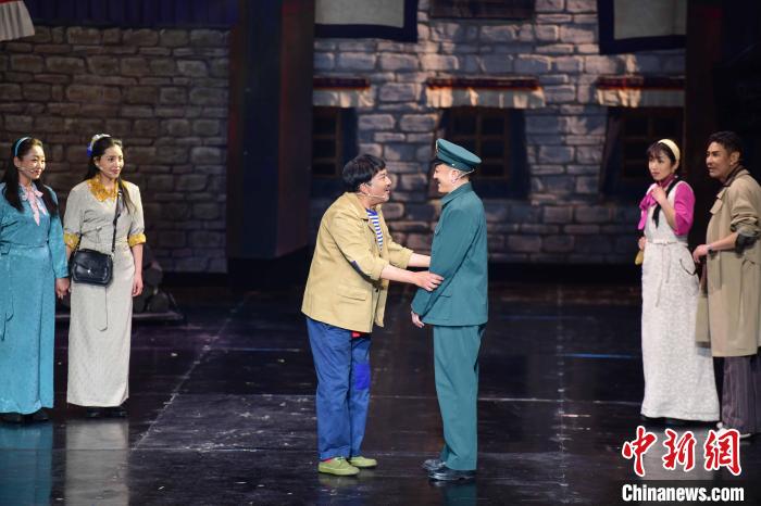 圖為西藏本土話劇《八廓街北院》演出現(xiàn)場?！?攝