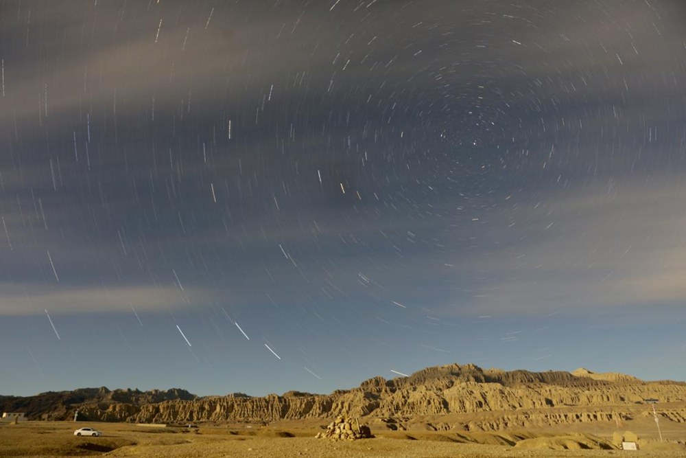札達(dá)土林上空的星空。旦真次旦攝