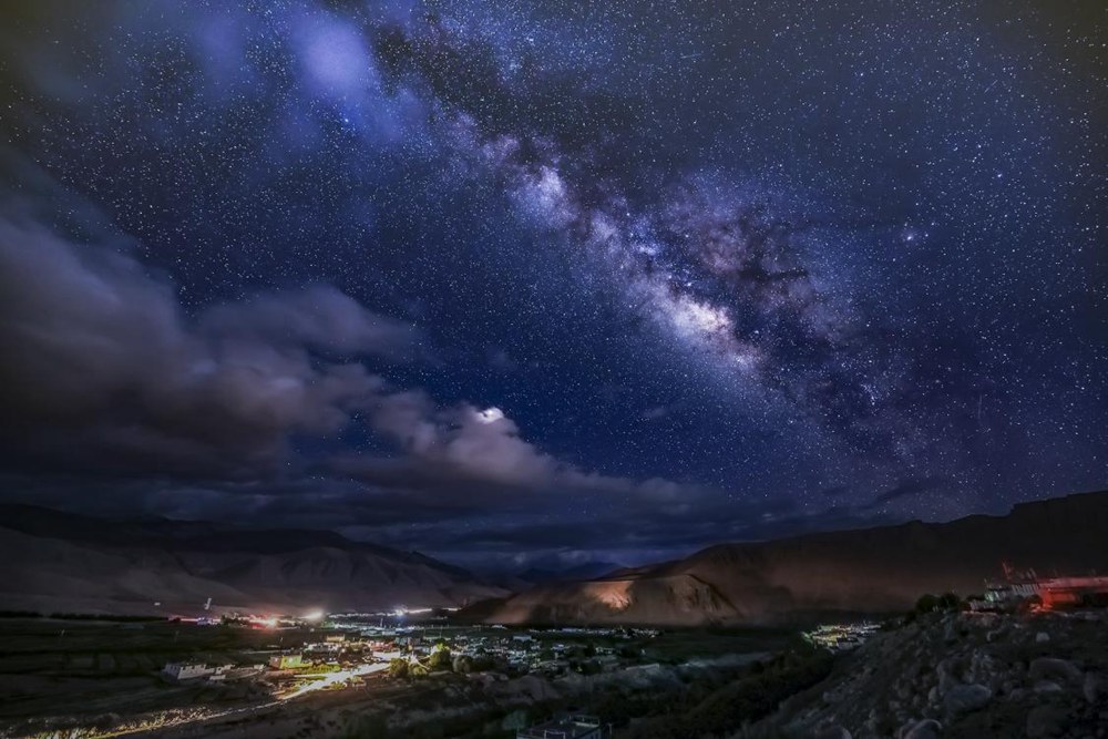 絕美星河。貢覺(jué)群培攝