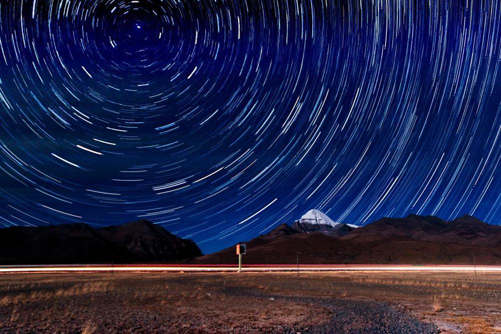 星垂平野闊。貢覺(jué)群培攝