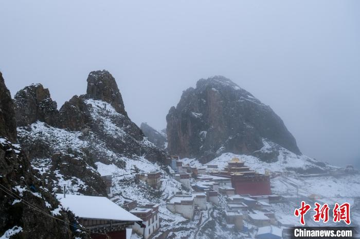 雍仲苯教孜珠寺風光?！〗w波 攝