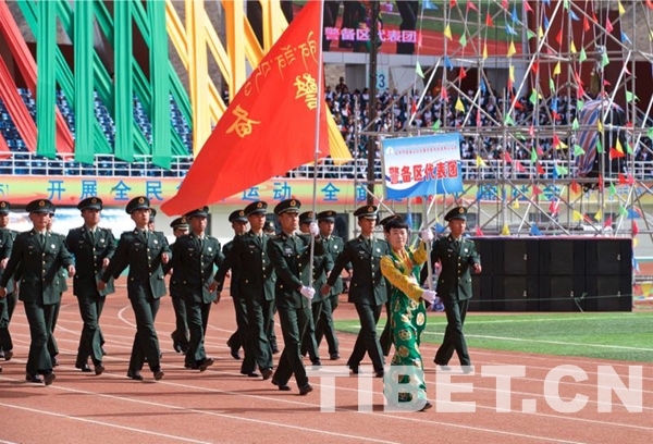 圖為拉薩警備區(qū)代表團官兵在參加運動會現(xiàn)場 圖為拉薩警備區(qū)代表團官兵在參加運動會現(xiàn)場