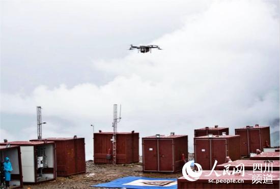 四川甘孜雅江縣引入無人機(jī)運(yùn)輸，拓寬群眾致富增收新渠道。（圖片由雅江縣委宣傳部提供）