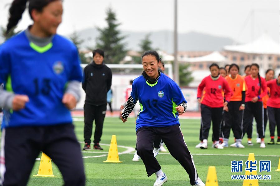 （體育·專題）（14）足球——踢球吧！草原女孩