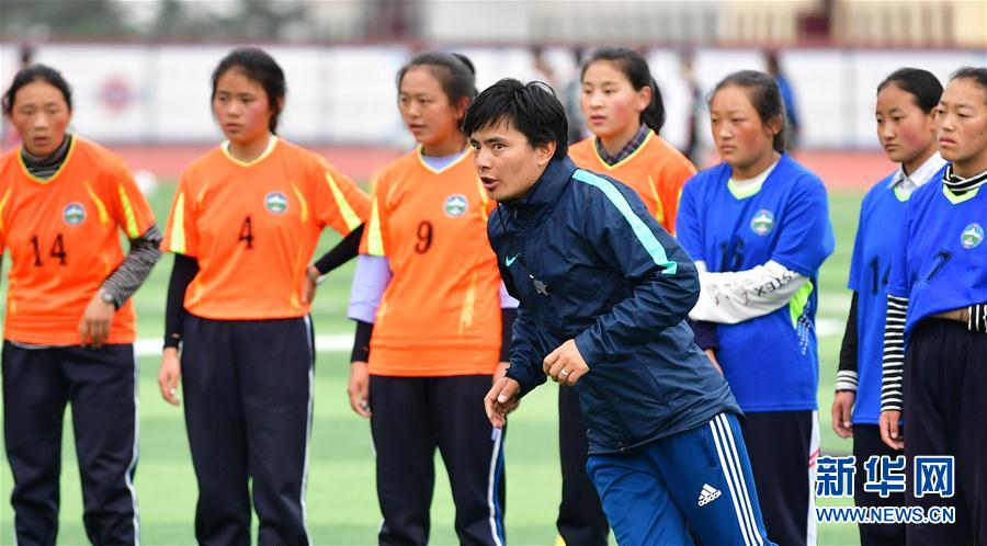 （體育·專題）（16）足球——踢球吧！草原女孩