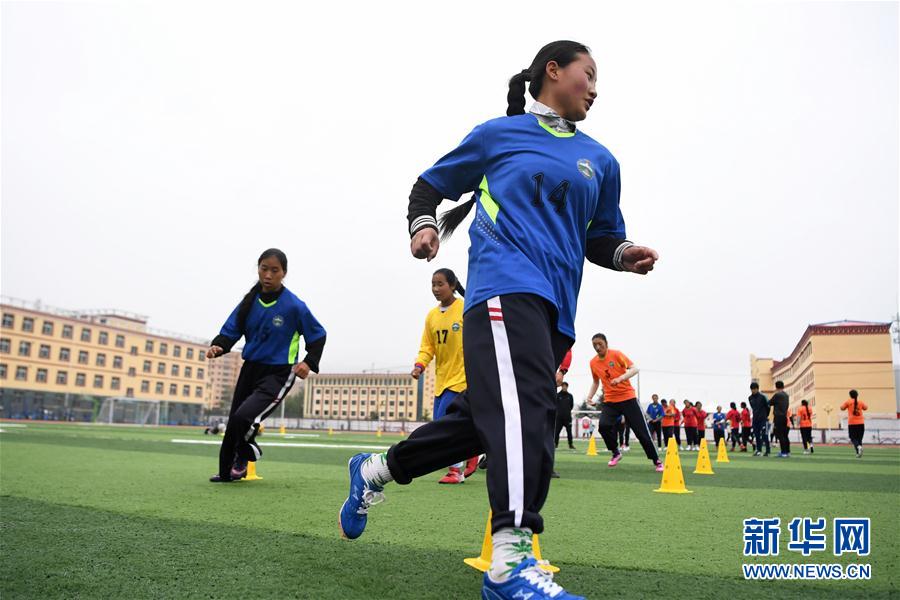 （體育·專題）（13）足球——踢球吧！草原女孩