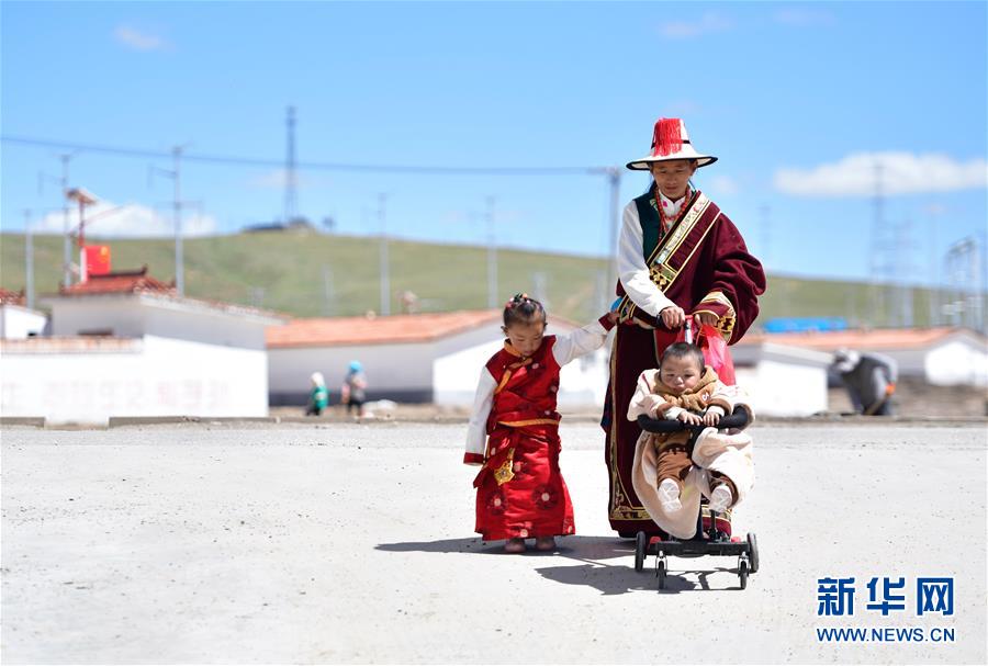 （走向我們的小康生活）（6）青?，敹啵狐S河源的幸福村