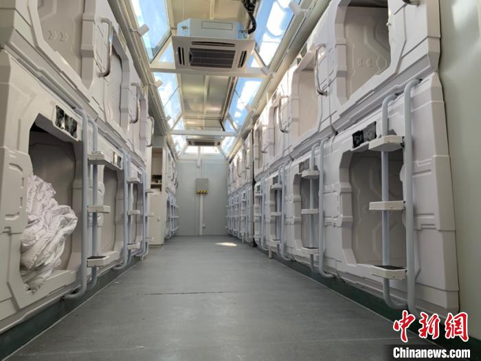 圖為火星營(yíng)地“太空艙”?！O睿 攝