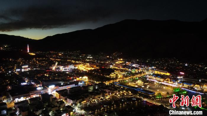 圖為玉樹市城市建設(shè)?！√K丹 攝