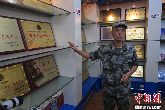圖為南疆軍區(qū)某合成團(tuán)1連連長齊楠。　楊程晨 攝
