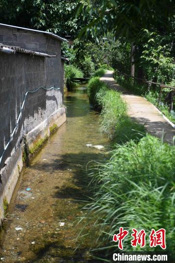 圖為至今仍在流淌的楚援溝。　劉冉陽 攝
