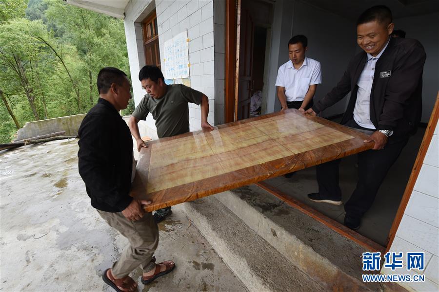 （新華全媒+）（7）千里“挪窩”，踏實(shí)開啟新生活